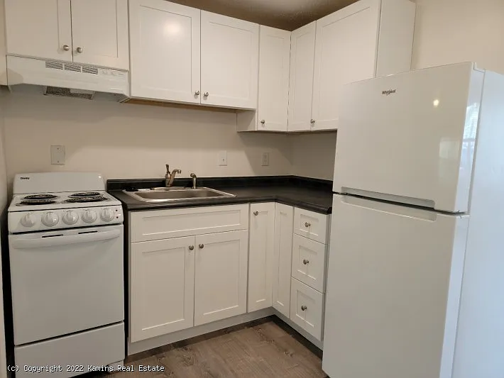 3 bed, $2,400 — Photo 2