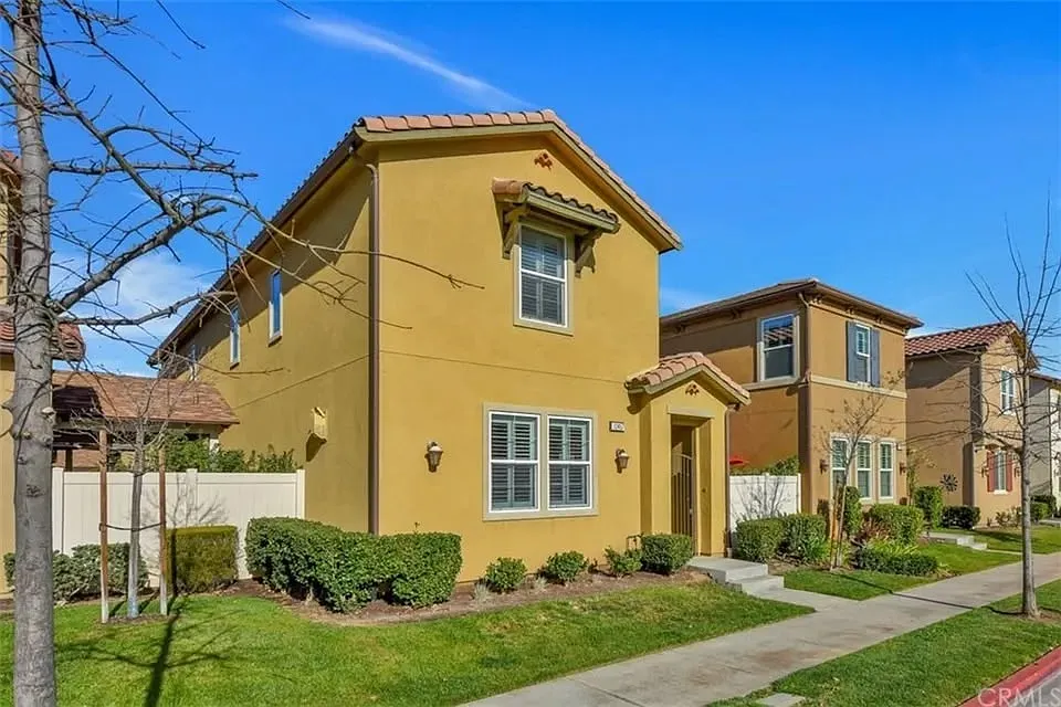 3 bed, 2007 sqft, $4,400 — Photo 1
