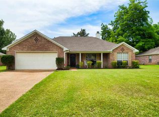 661 Southern Oaks Dr, Florence, MS 39073