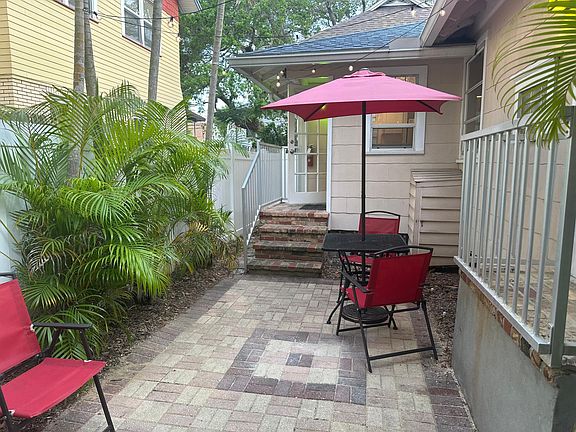 2nd image of 406 10th Ave NE APT E