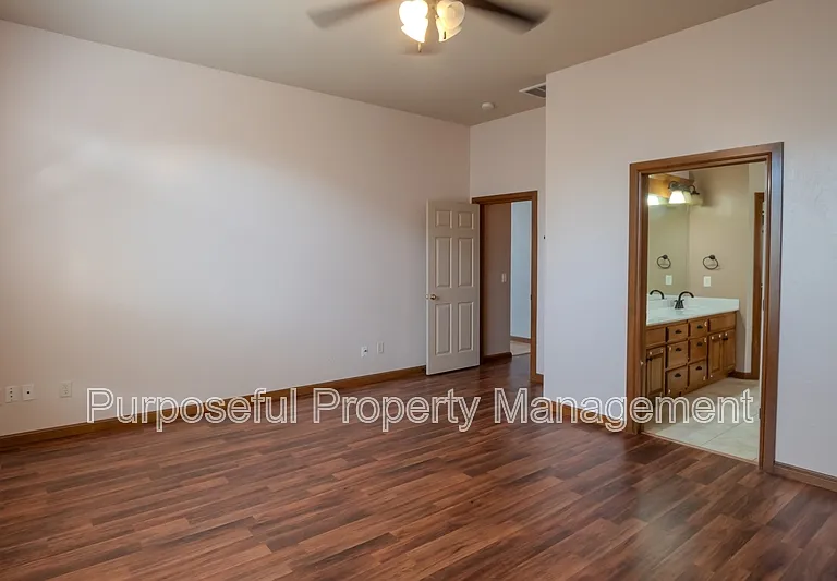 8833 NW 114th Cir — Photo 31
