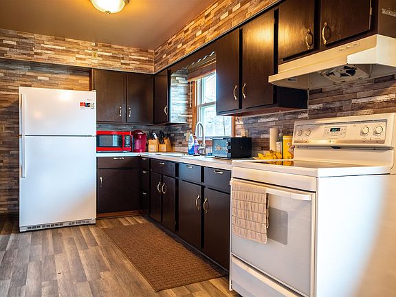 4th image of 367 Garland St W
