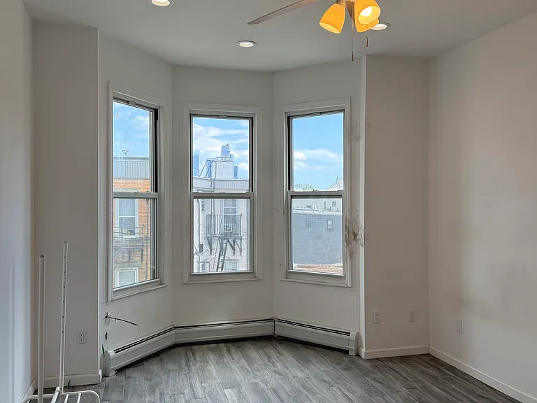 559 Hudson Ave #3R — Photo 6