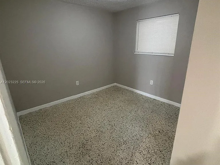 1047 SW 7th St #6 — Photo 8