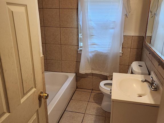 5th image of 12841 Abington Ave