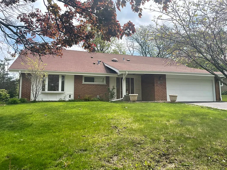 2S525 Lloyd Ave — Photo 24