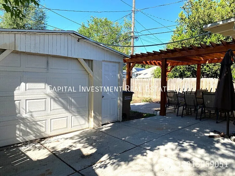 777 E Redondo Ave — Photo 19