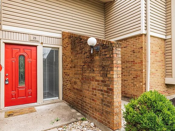 3rd image of 23 Boxwood Ct
