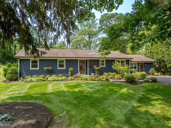 230 N West St, Doylestown, PA 18901