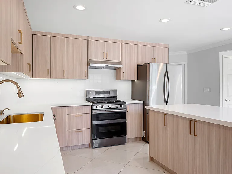 10227 Helendale Ave — Photo 11