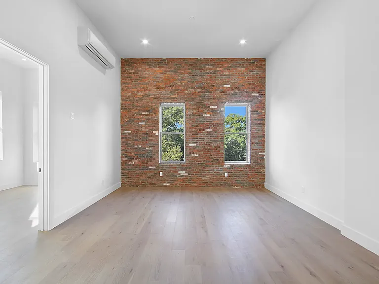 242 Knickerbocker Ave #3R — Photo 1