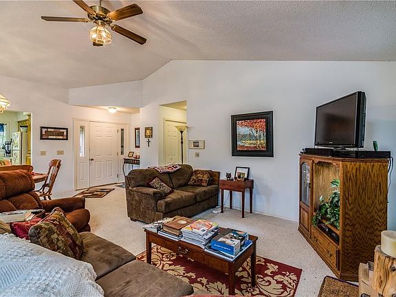 5th image of 8 Scotsdale Pl
