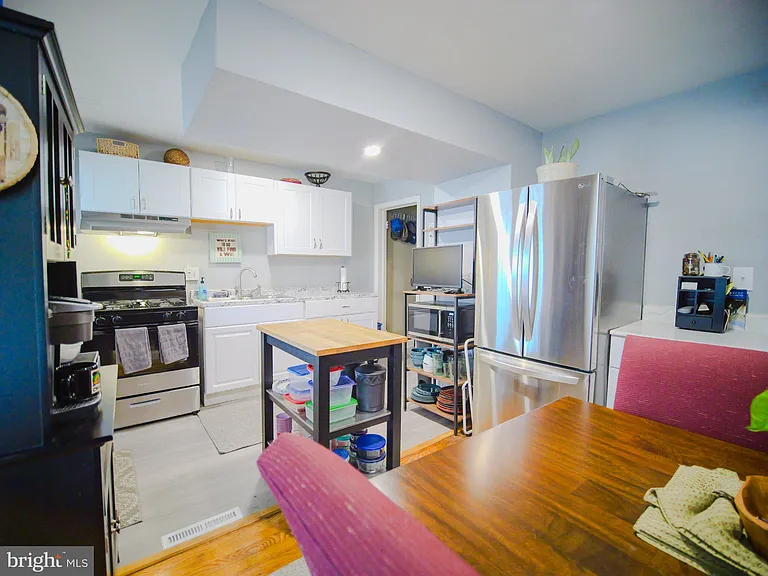 4011 Balfern Ave — Photo 6