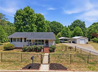1007 W Jackson St, Mayodan, NC 27027