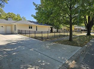 161 Cypress Point Dr, Springfield, IL 62704