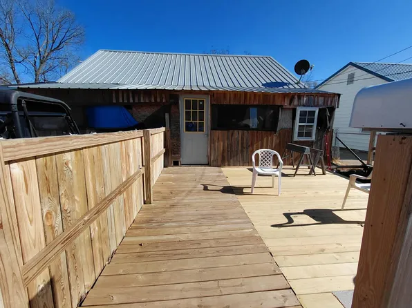 1020 N Laurel St, Fairfield, IL 62837