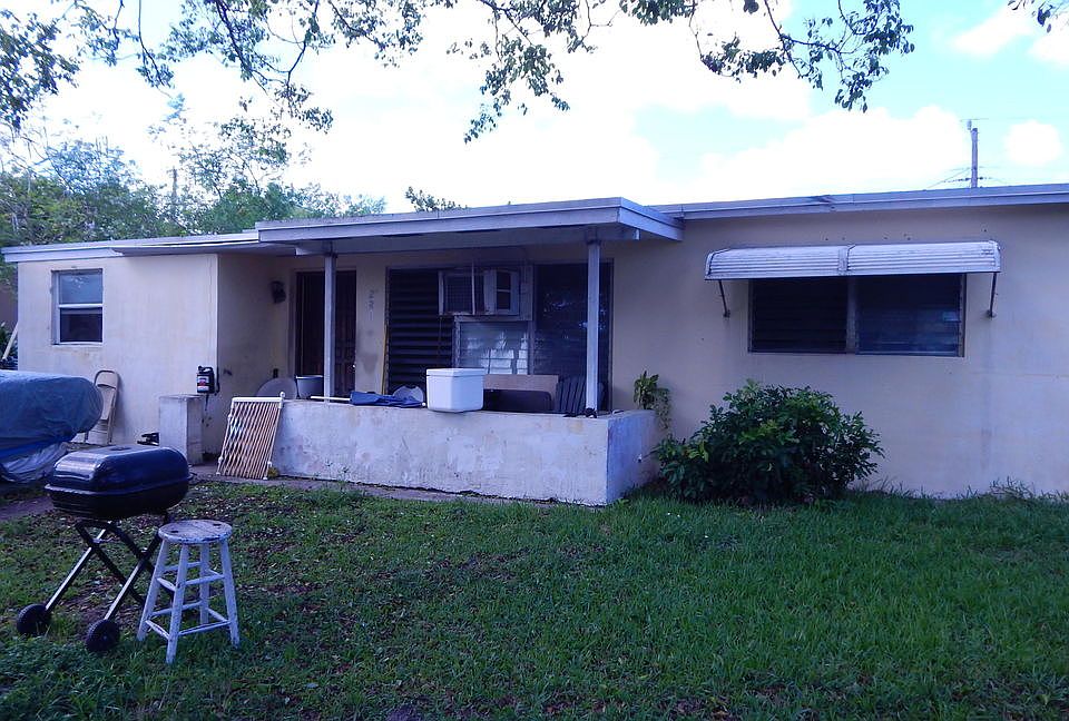 1st image of 221 NE 23rd St