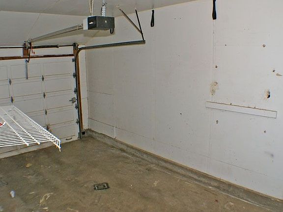 Attached oversized 1 Car Garage w/ a Garage Door Opener