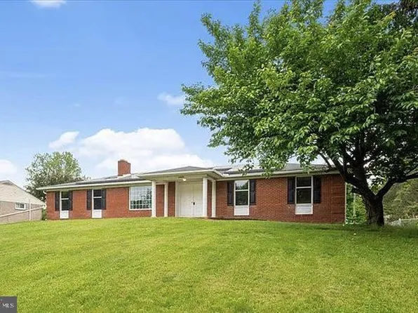 13524 Cherry Tree Cir, Hagerstown, MD 21742