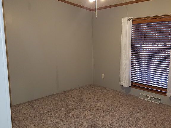 4th image of 13747 Buttercup Ln NE