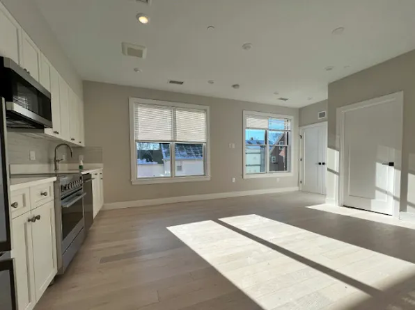 21 Glen Rd #3, Jamaica Plain, MA 02130