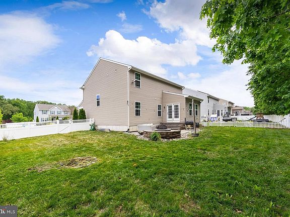 5th image of 824 Kristin Ln
