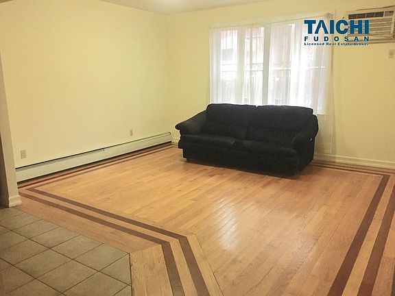5th image of 4309 52nd St APT 1C