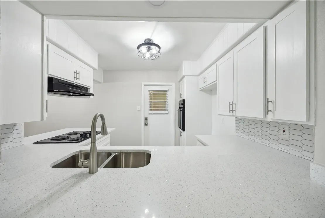 3 bed, 1305 sqft, $1,850 — Photo 3