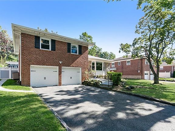 4th image of 44 Eisenhower Dr