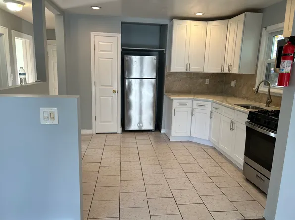(undisclosed Address), Malverne, NY 11565