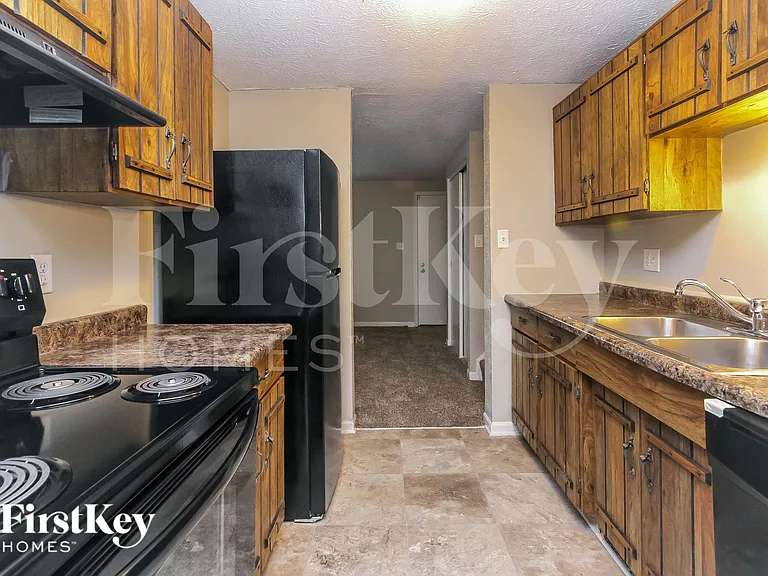 5717 Hacienda Ct — Photo 5
