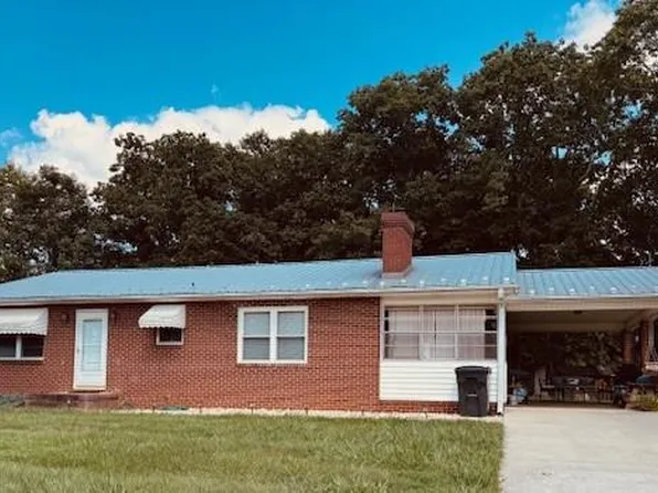 2114 Pilot Westfield Rd, Pilot Mountain, NC 27041