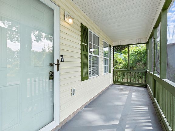3rd image of 1940 Burton Ln