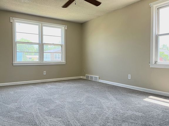 3rd image of 100 Kamper Ave APT 2