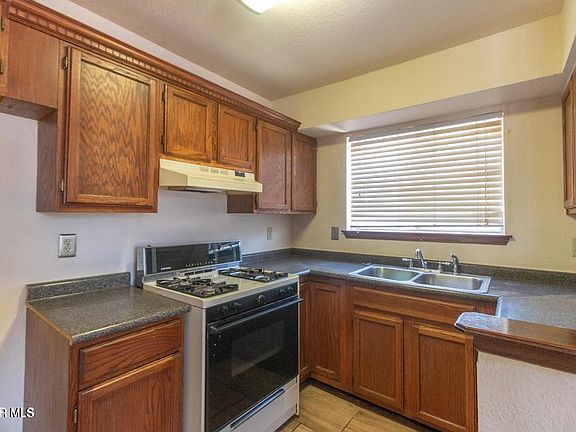 5th image of 2220 Robert Wynn St
