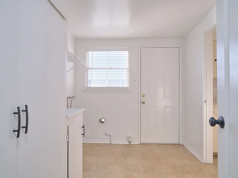 116 E Orchard St — Photo 8