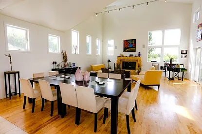 Contemporary Home in Horse Country — Photo 2