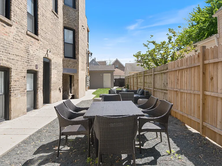 2833 N Whipple St #1R — Photo 16