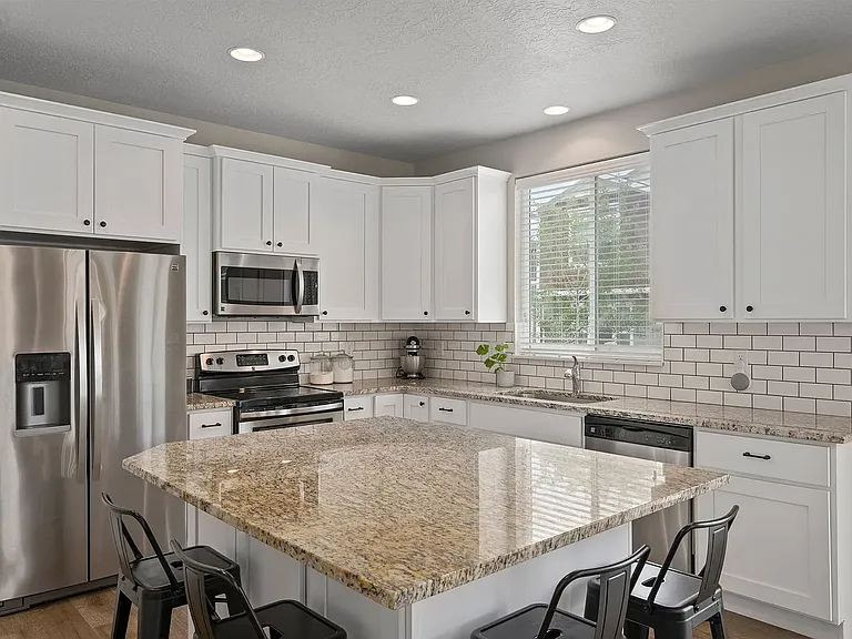 1596 N Cordoba Dr — Photo 8