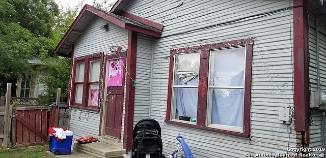 1st image of 2318 W Poplar St