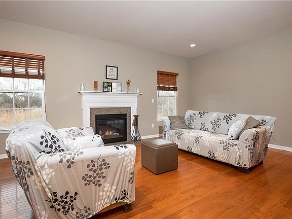 5th image of 1679 Lillybrook Ct