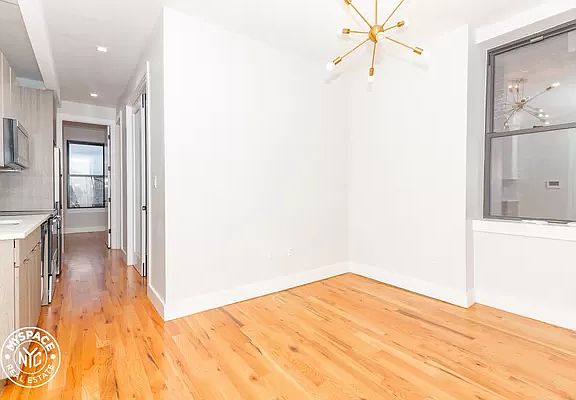 4th image of 1671 Lincoln Pl #2E