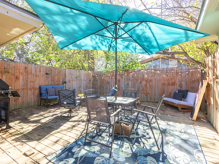 1600 Lawyer St — Photo 29