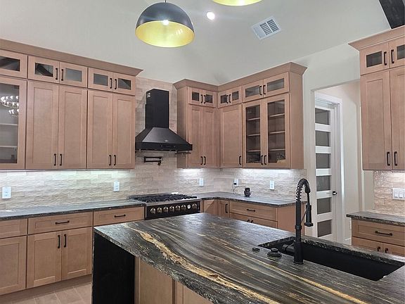 5th image of 521 Glenwick Dr