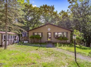 125 N Forrest Dr, Milford, PA 18337