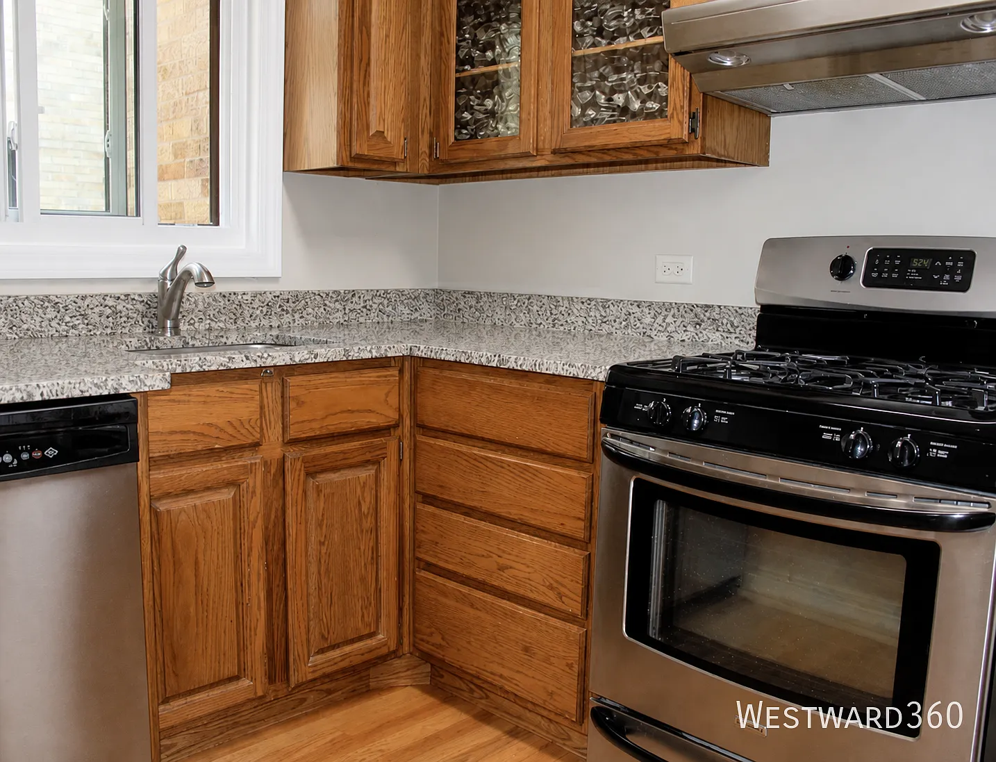 Oct 1st! 2 bedroom in River Forest — Photo 4