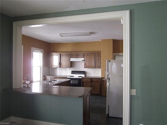 4th image of 1322 Hayes Ave
