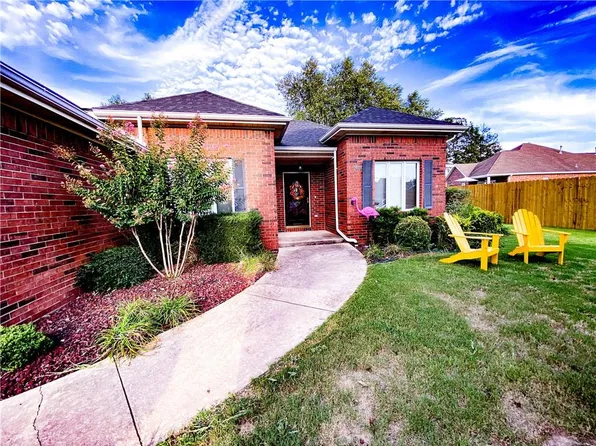 600 Primrose Cir, Siloam Springs, AR 72761