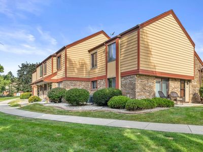 4021 West College AVENUE, Milwaukee, WI, 53221