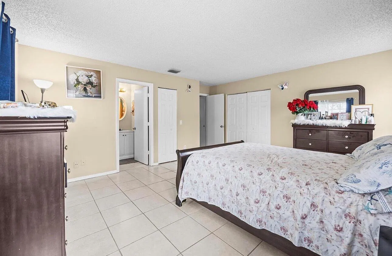 3 bed, 2.0 bath, 1358 sqft, $2,500 — Photo 4